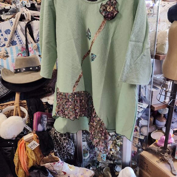 LEE ANDERSEN FLORAL APILCAY TOP WITH 3/4 SLEEVES - Picture 10 of 10